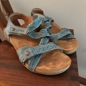 TAOS Trulie Womens Size 8-8.5 Sandals Strappy Blue Leather Cork Wedge Comfort